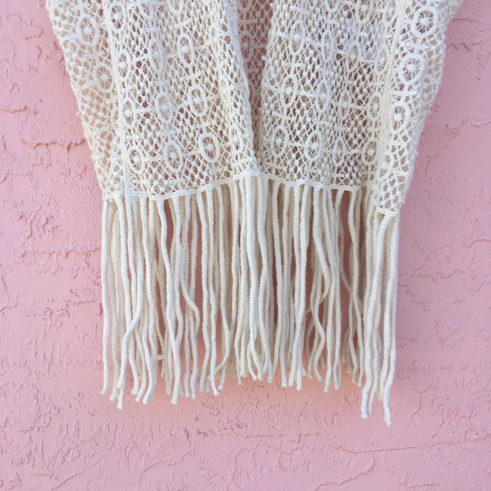 Love Tree Los Angeles Crochet Tie Front Vest Fringe Size Small - Picture 7 of 9
